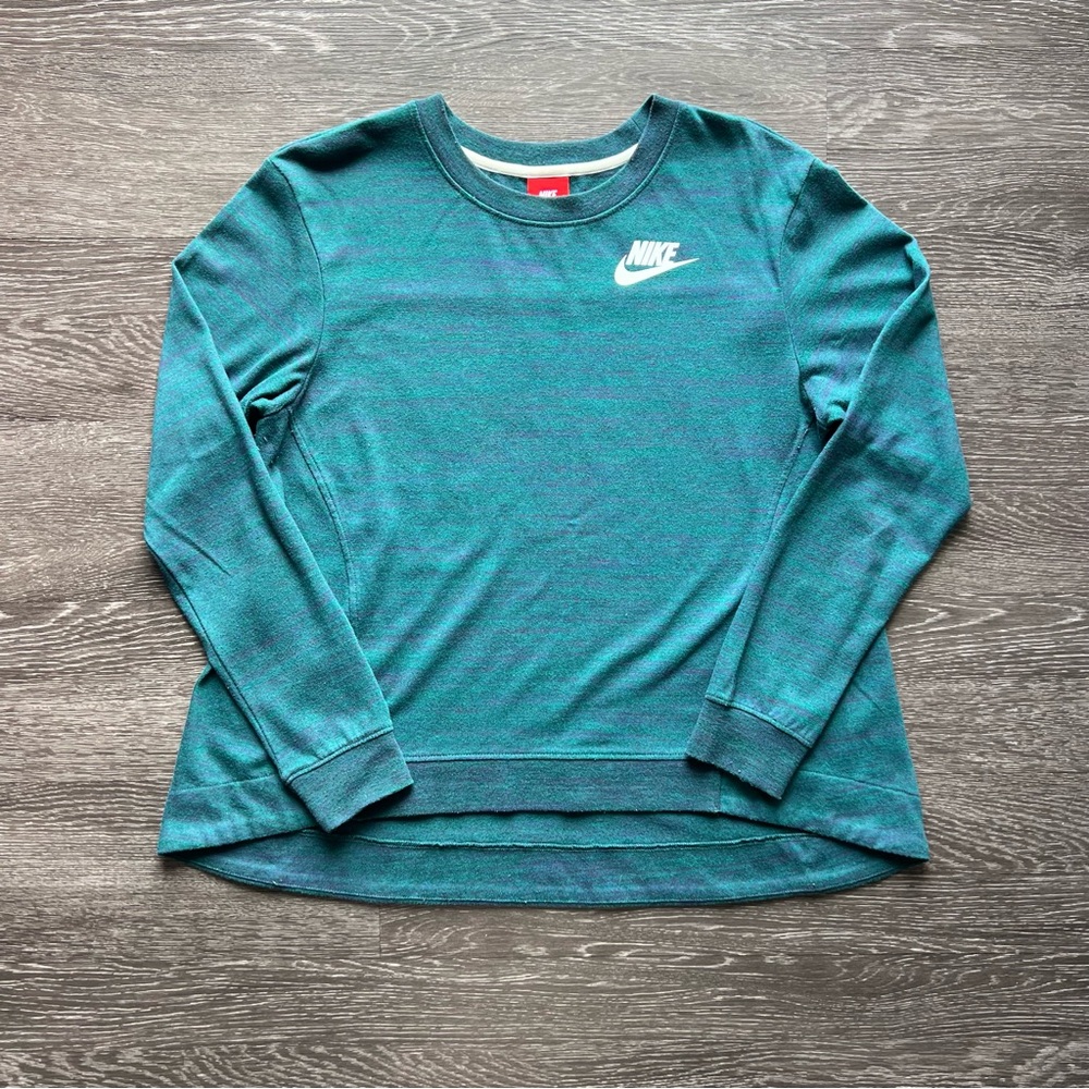 Nike Women’s Sportswear Lightweight Sweatshirt